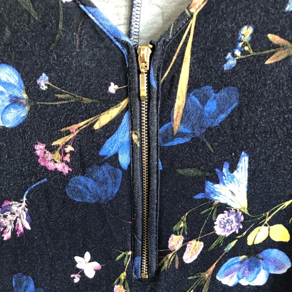 🌼 Navy Floral Tank with Zipper 💙 - Picture 2 of 6